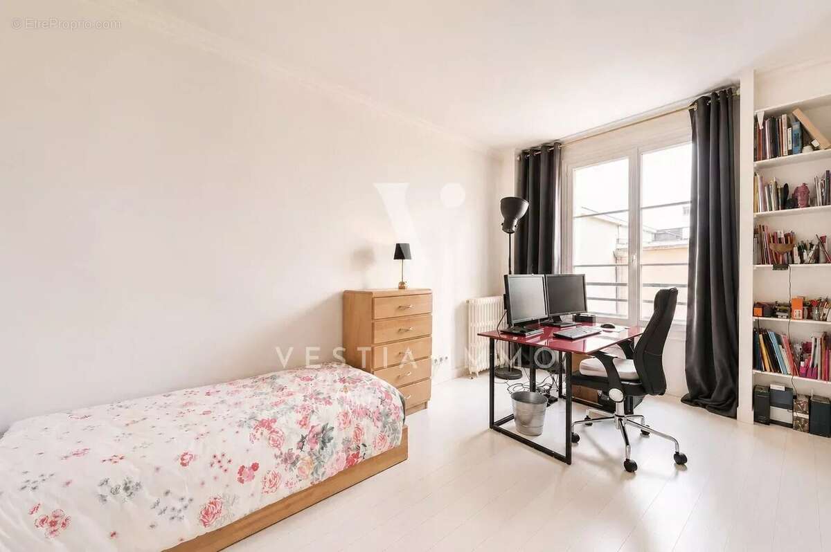 Appartement à LA GARENNE-COLOMBES