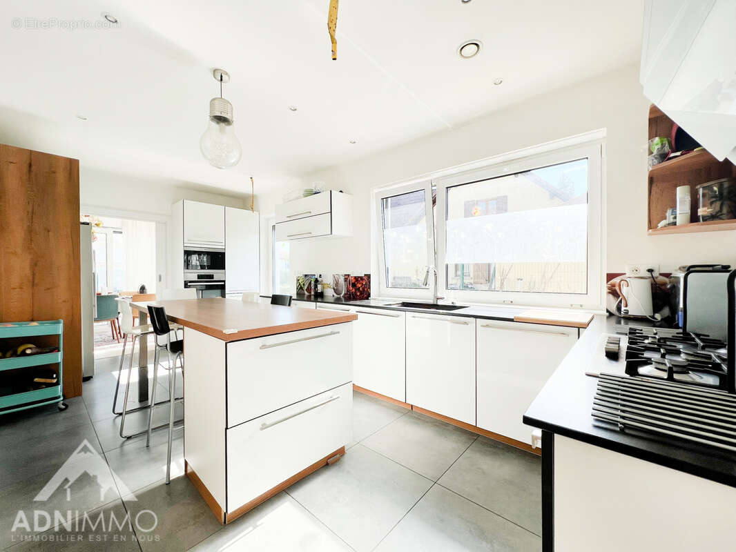 Maison à SAINT-GENIS-POUILLY