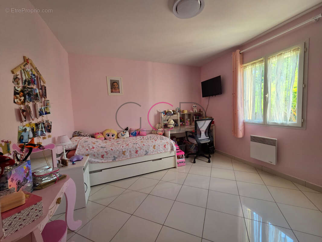 Maison à LA FARE-LES-OLIVIERS
