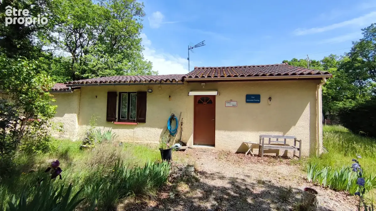 Maison contemporaine des années 80, avec un terrain clôturé de 3214 m2 - photo 3