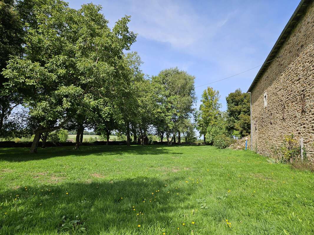 Maison à CALMONT