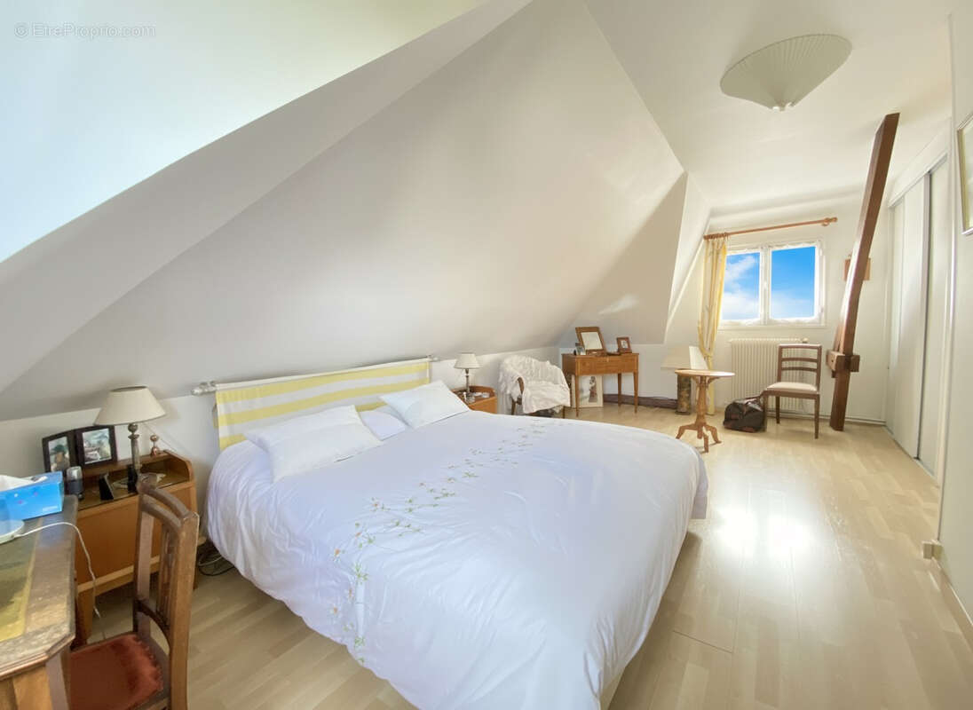 Maison à CHENNEVIERES-SUR-MARNE