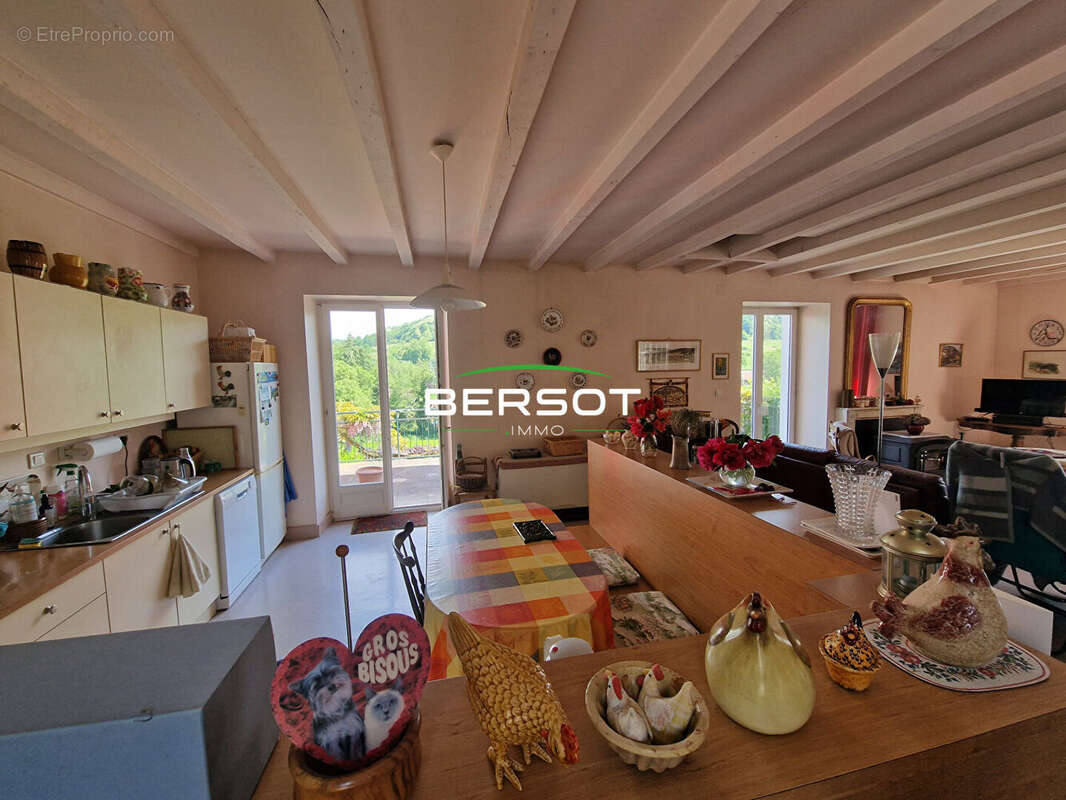 Maison à ROUGEMONTOT