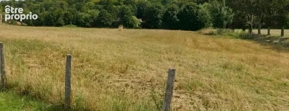 Terrain à POUILLY