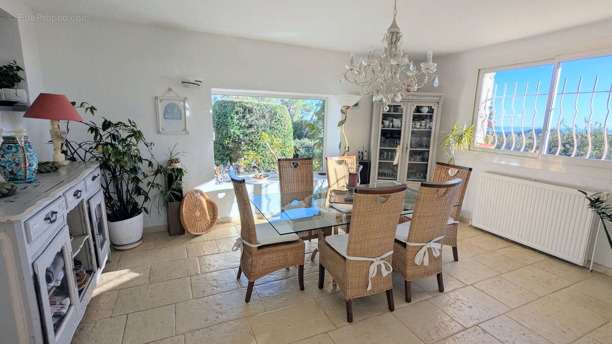 Maison à TOURRETTES-SUR-LOUP