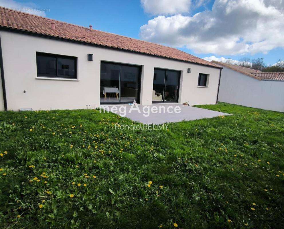 Maison à AIZENAY