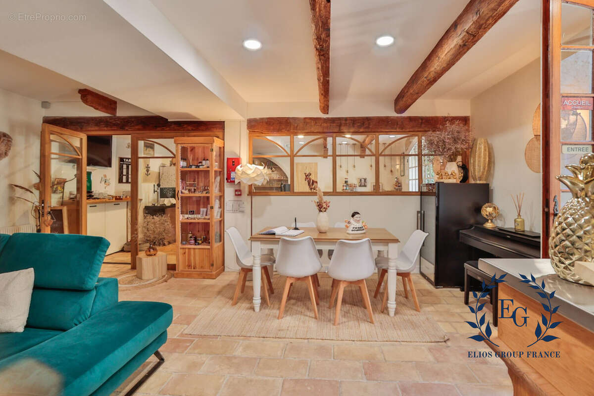 Maison 530 m² à Vergeze  - photo 4