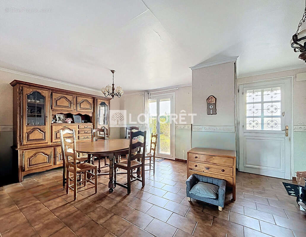 Maison à COURCELLES-SUR-SEINE