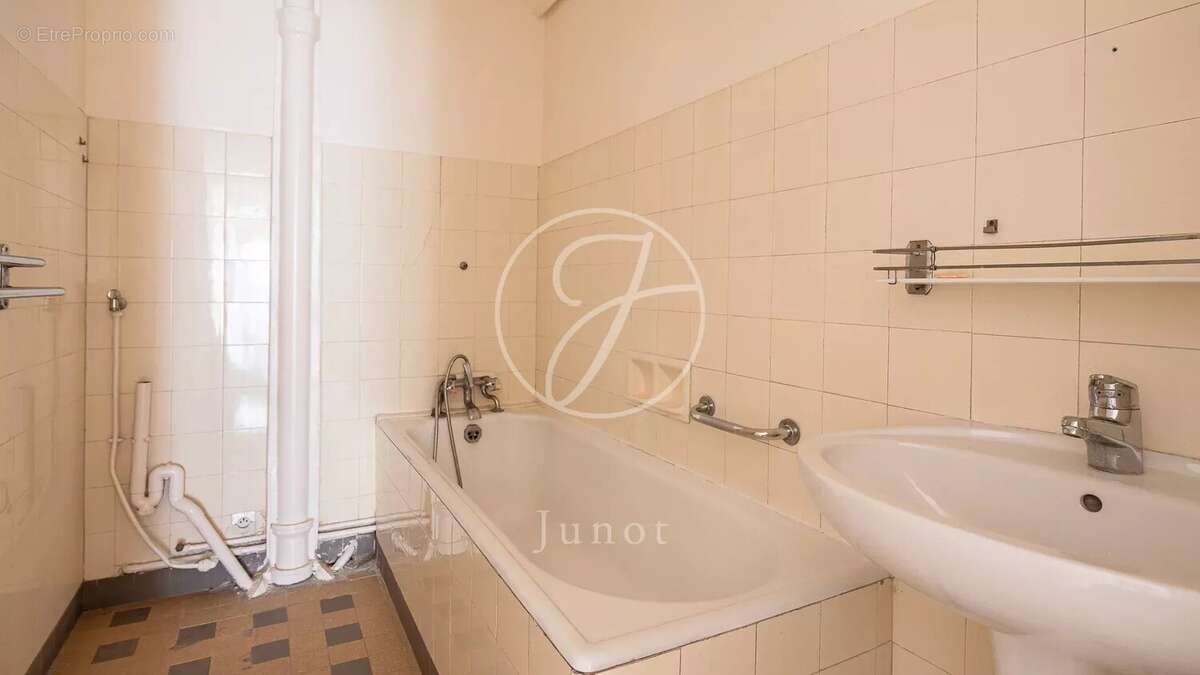 Appartement à PARIS-7E