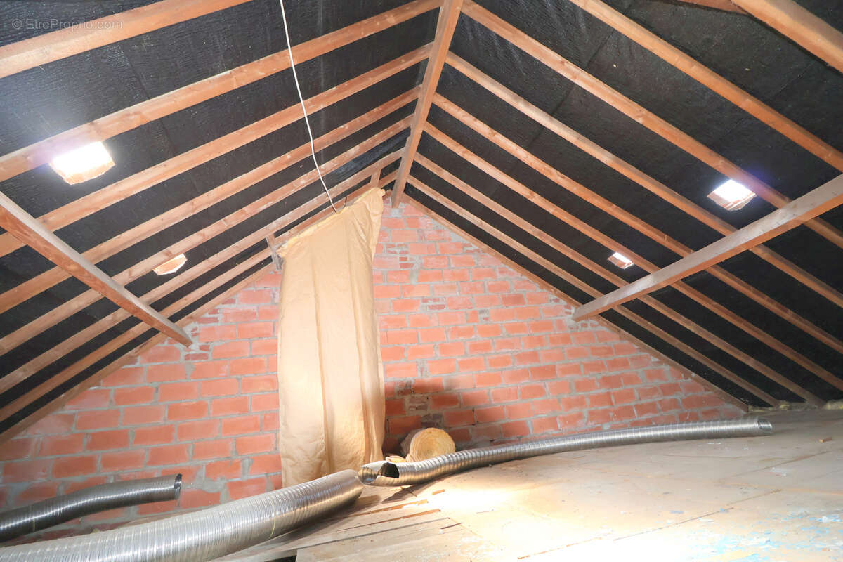 Secteur Quentovic maison avec jardin  bâtie sur 380 m2 avec 3 ch combles aménageables et garage - photo 11