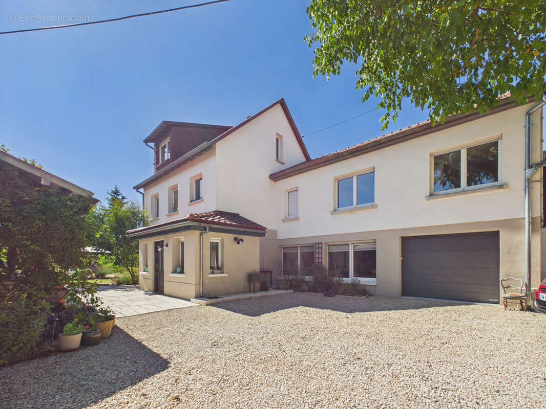 Maison familiale 7 pièces avec piscine à Pfastatt - photo 2