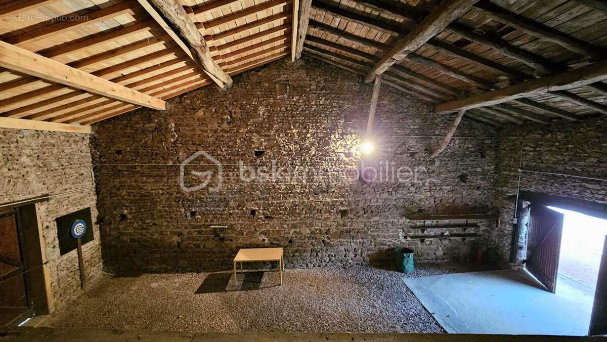 Maison à COMMELLE-VERNAY