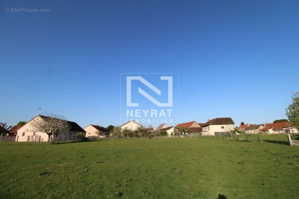 Terrain à VARENNES-LE-GRAND