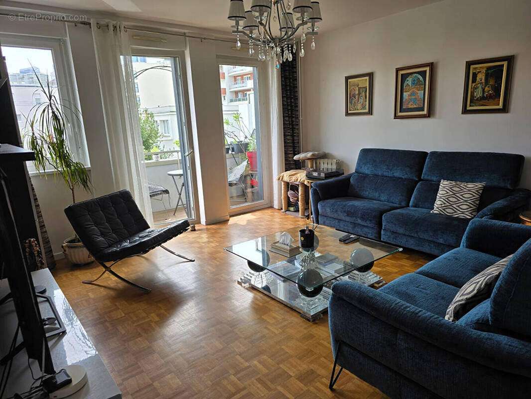 Appartement à COURBEVOIE