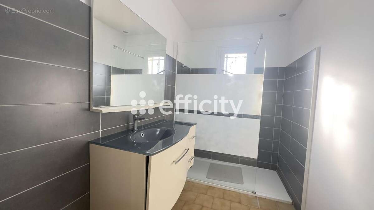 Maison à COURTHEZON