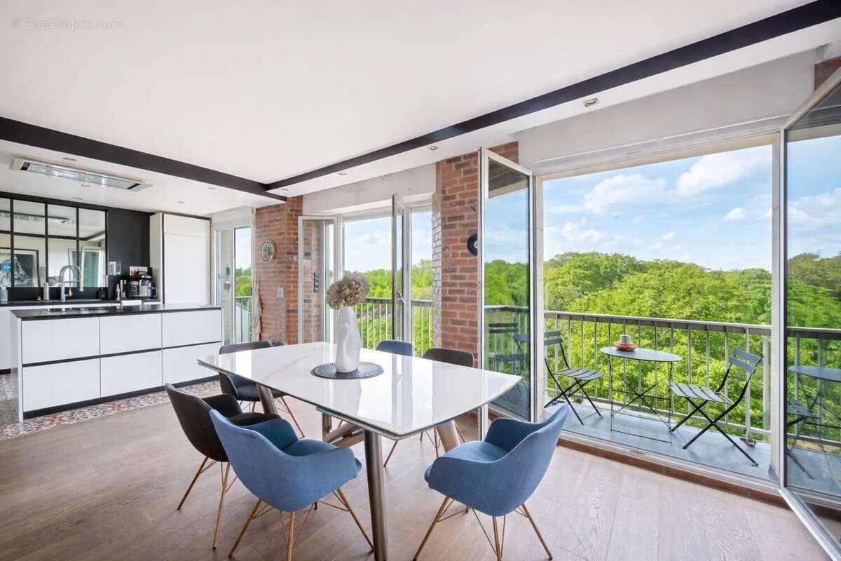 Appartement à CHARENTON-LE-PONT