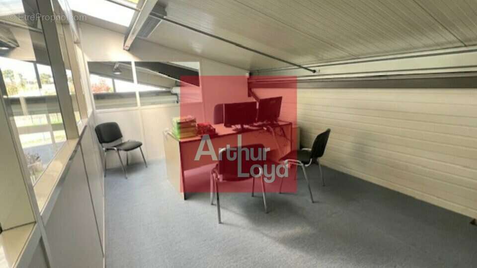 1880 m² à Marmande  - photo 2
