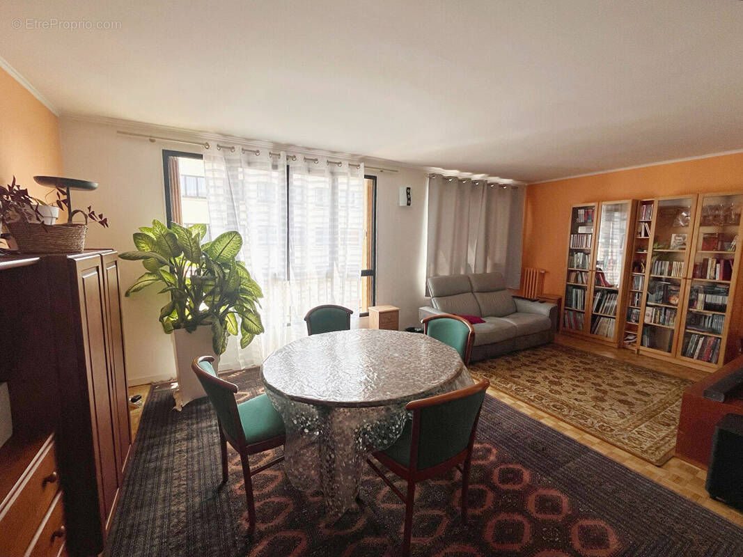 Appartement à NANTERRE