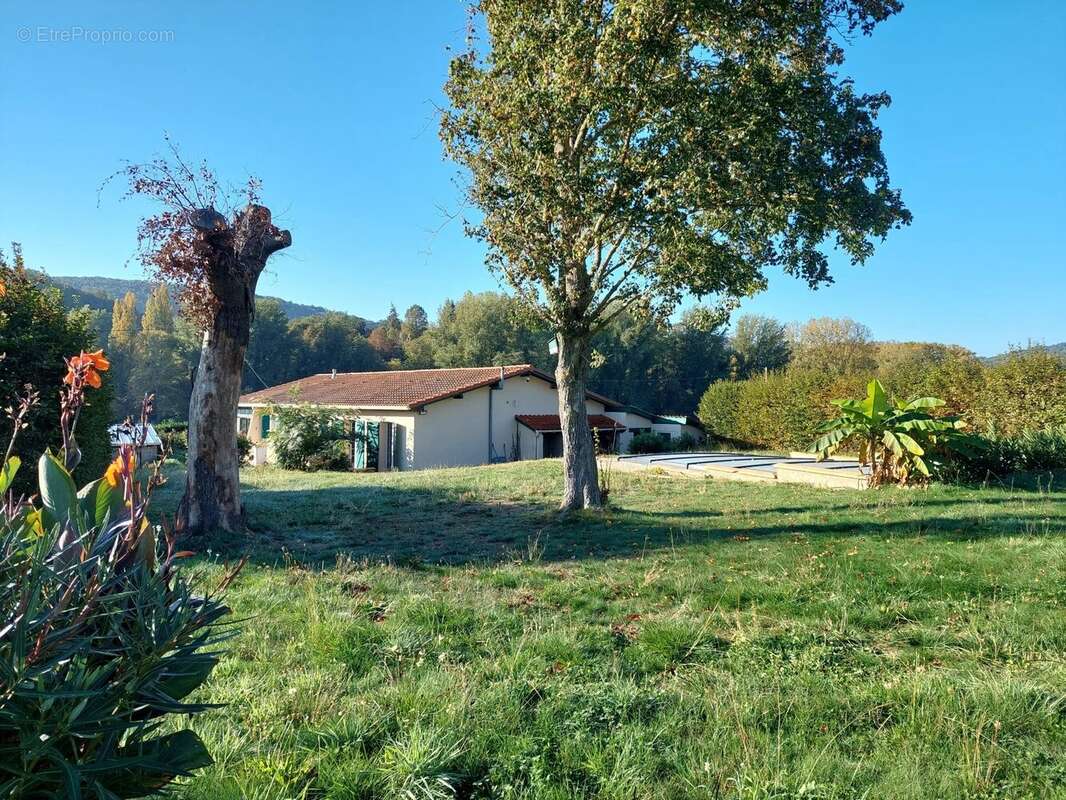 Maison à MONTBRUN-BOCAGE