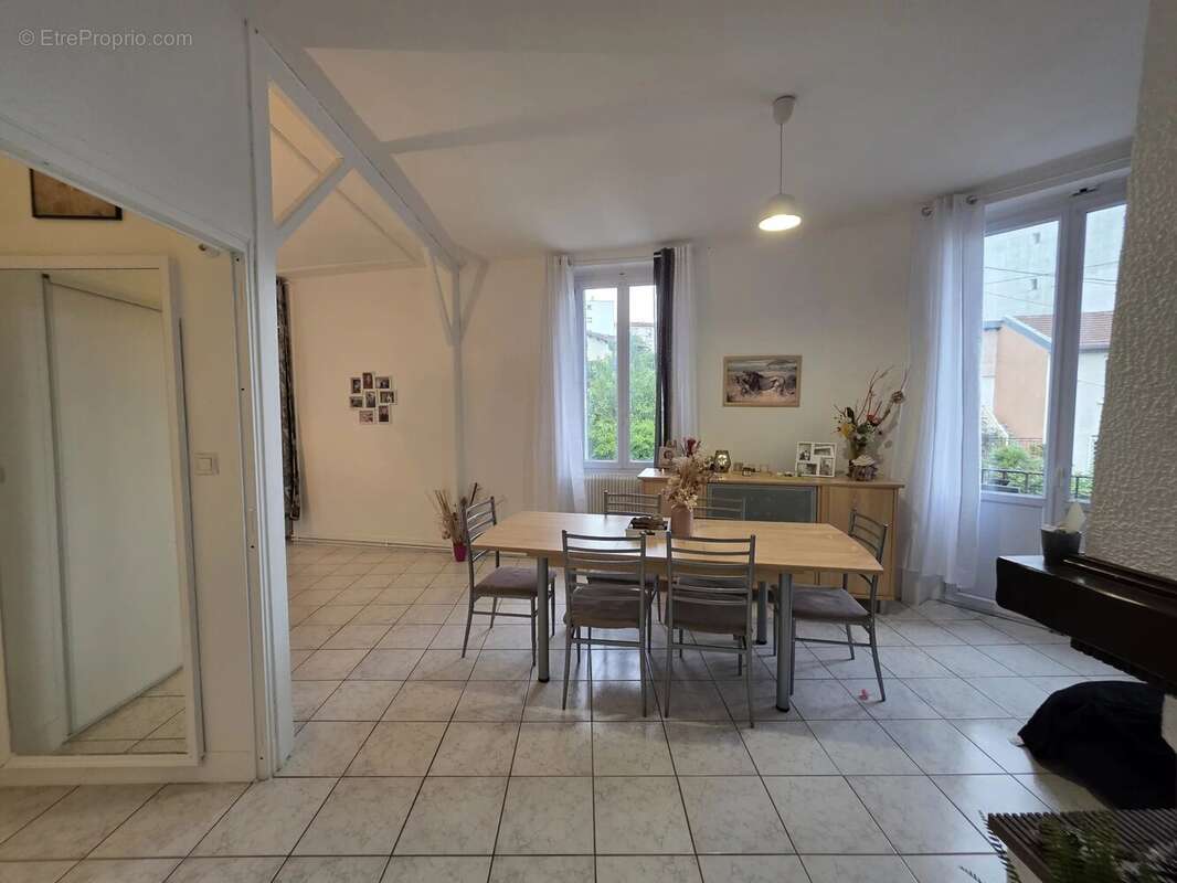 Appartement à SAINT-ETIENNE