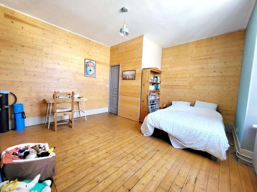 Appartement à MORIGNY-CHAMPIGNY