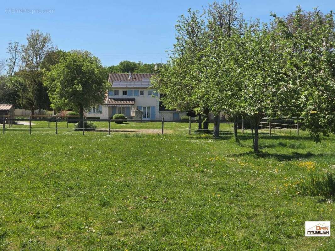 Maison à LA COURONNE