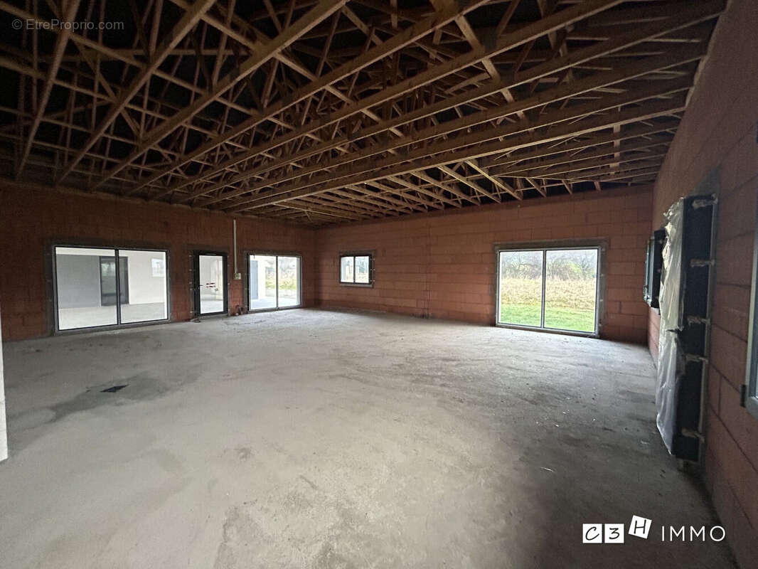 Commerce à LAVERNOSE-LACASSE