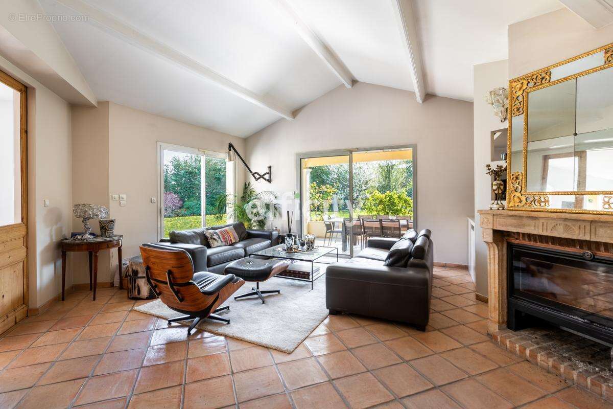 Maison 290 m² à Saint-Cyr-Au-Mont-D'or  - photo 12