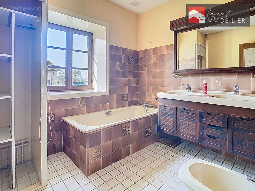 Maison à PONT-DE-VAUX