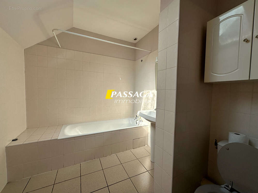 A VENDRE - Maison comprenant deux logements caves et jardins - LASSOUTS - photo 12