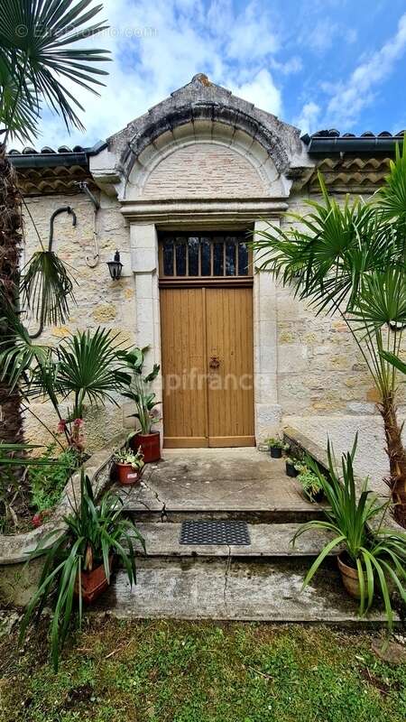 À vendre : Propriété à restaurer, à 10 mn d'Auvillar, d'environ 240 m2 habitables, sur terrain de 7400 m2  (82) - photo 3