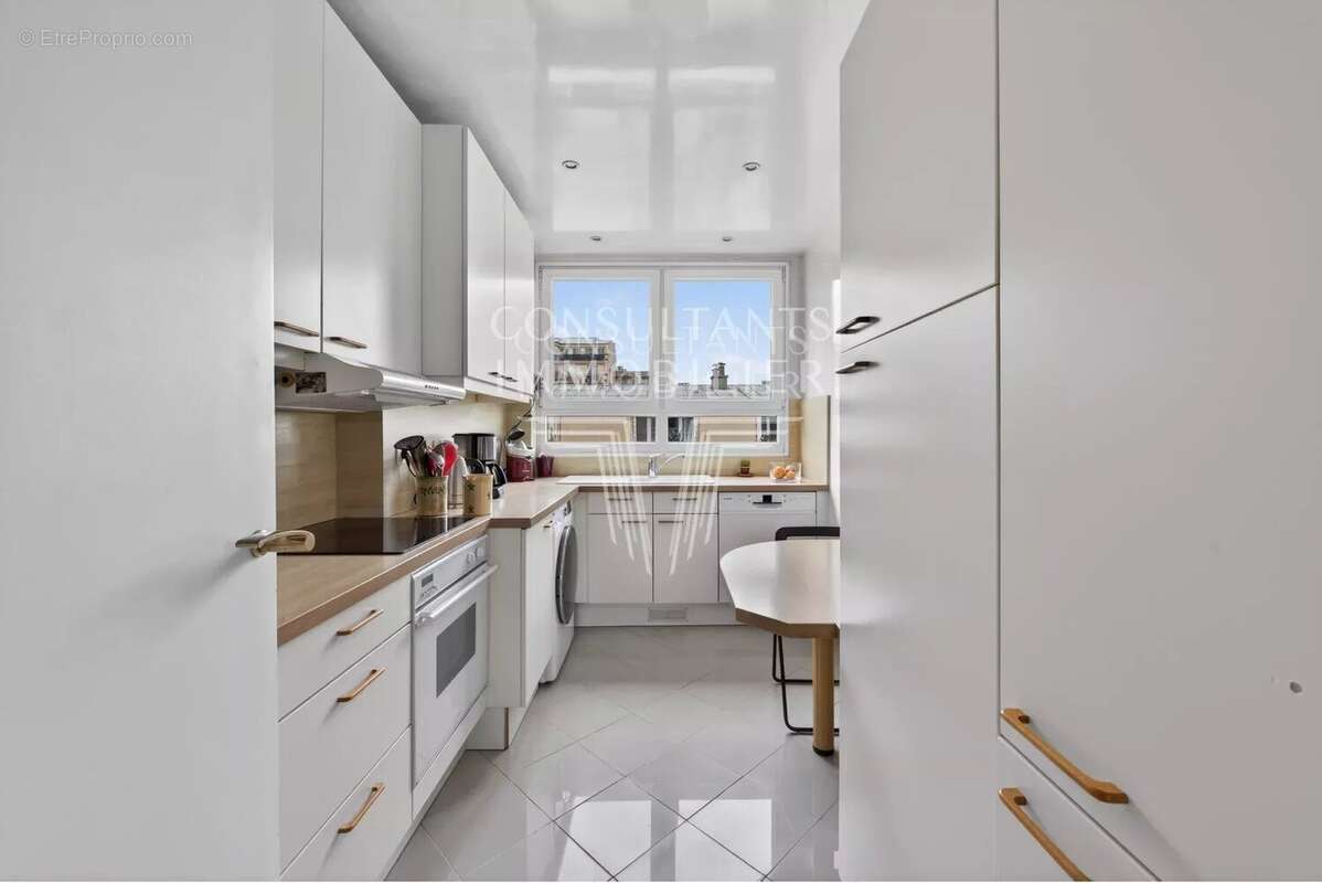 Appartement à NEUILLY-SUR-SEINE