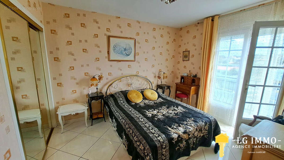 Belle maison de ville , vue dégagée  200m des commerces . - photo 10
