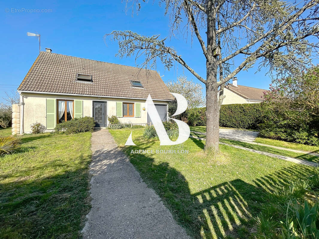 Maison à LA CHAPELLE-RABLAIS