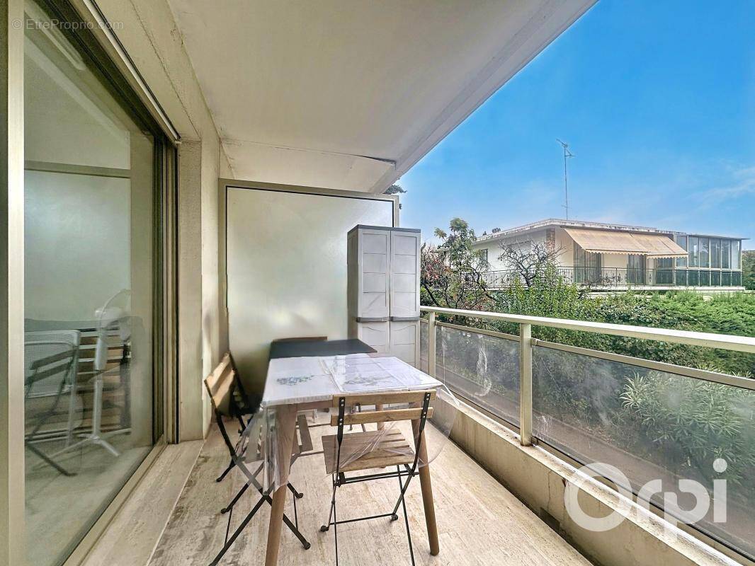 Appartement à SAINT-LAURENT-DU-VAR