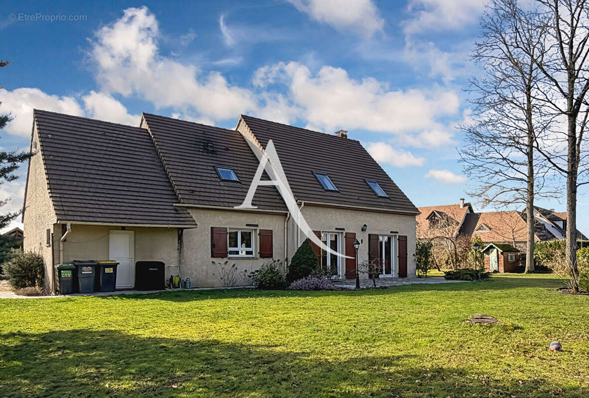 Maison à LE PERRAY-EN-YVELINES