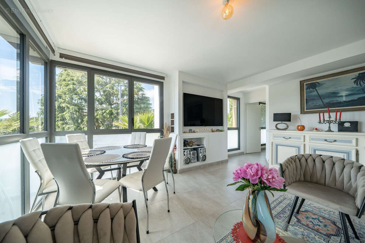 Appartement à MANDELIEU-LA-NAPOULE