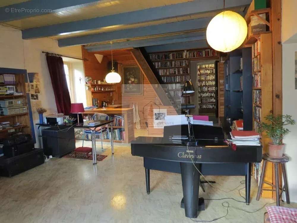 Maison à SAINT-GERMAIN-DE-CALBERTE