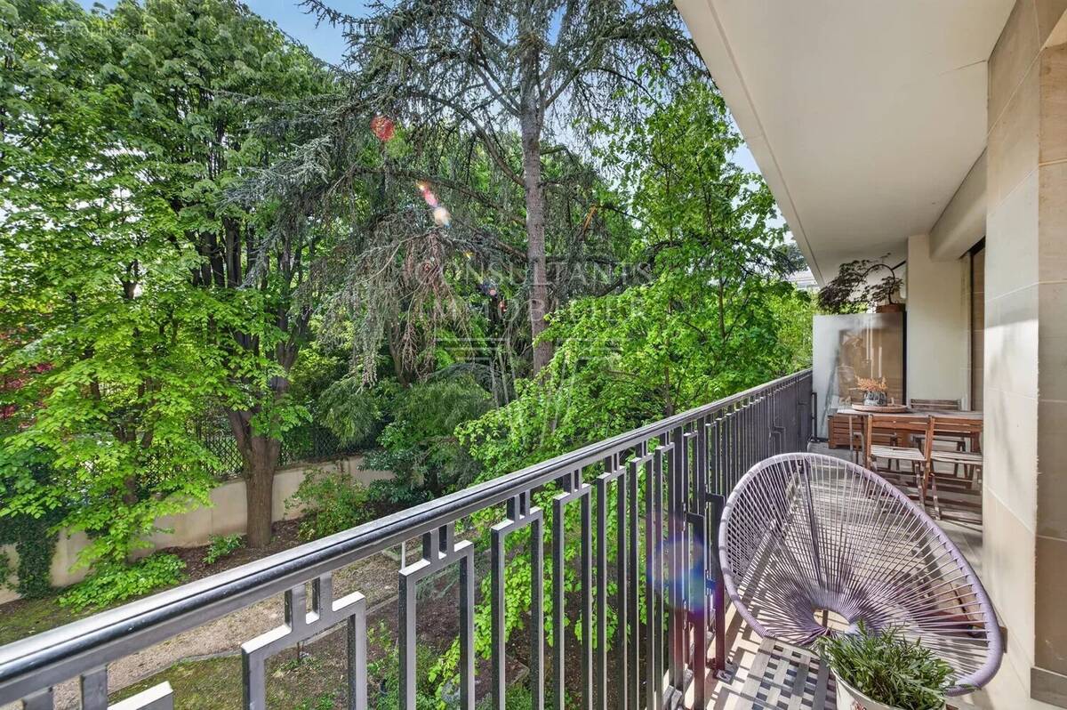 Appartement à NEUILLY-SUR-SEINE