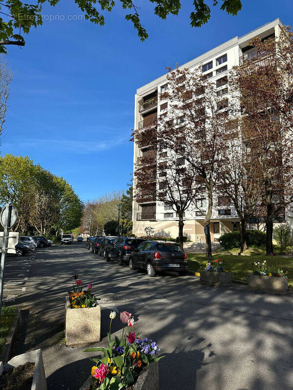 Appartement à L'HAY-LES-ROSES