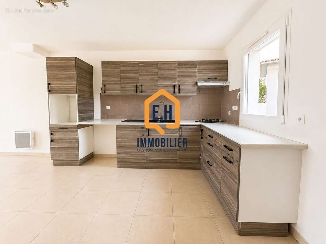 Maison 83 m² à Cuers  - photo 2