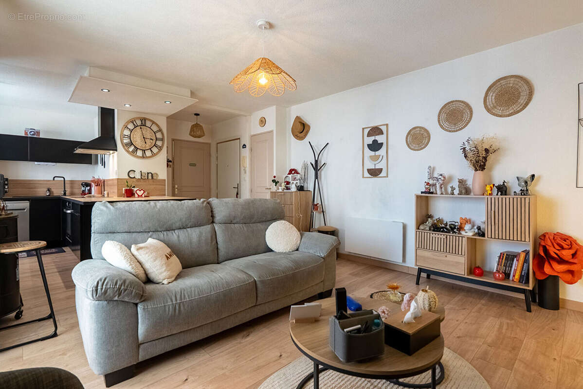 CARCASSONNE - QUARTIER DU PALAIS Appartement T3 60,80m² avec balcon, parking couvert privatif et cave - photo 9