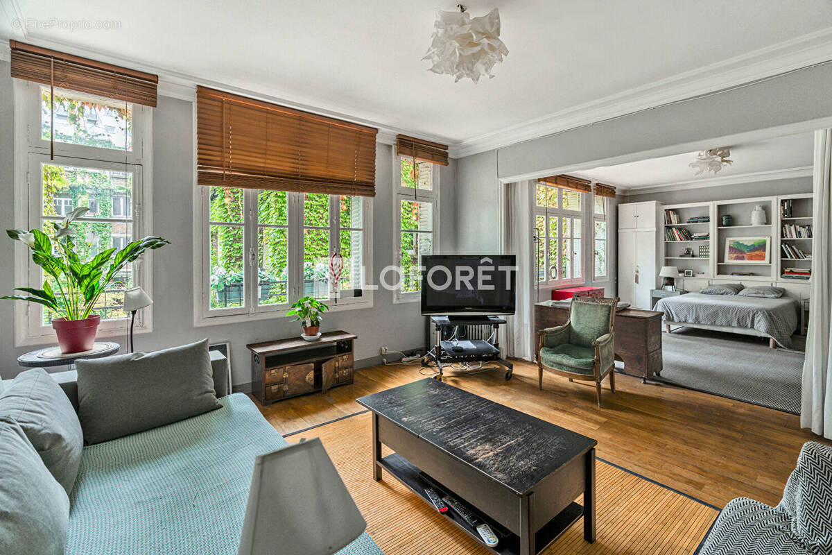 Appartement à PARIS-16E