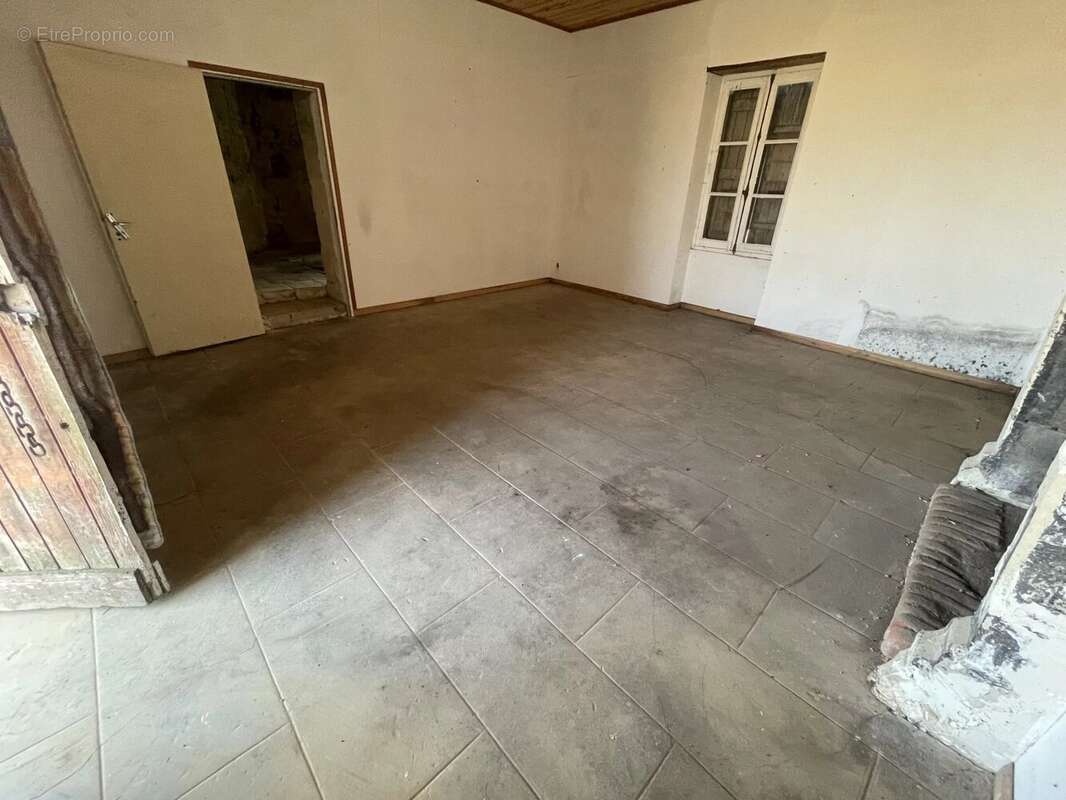 Maison en pierre à rénover entièrement - photo 6