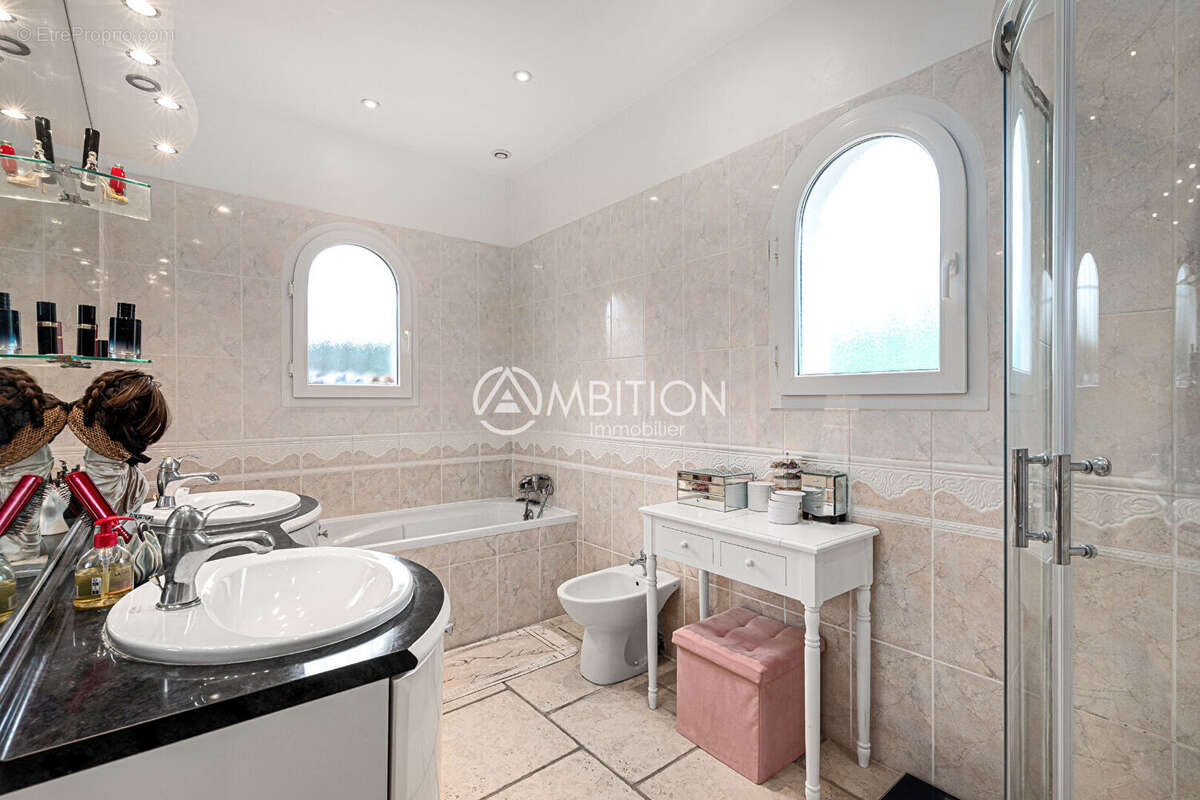 Maison à MOUANS-SARTOUX