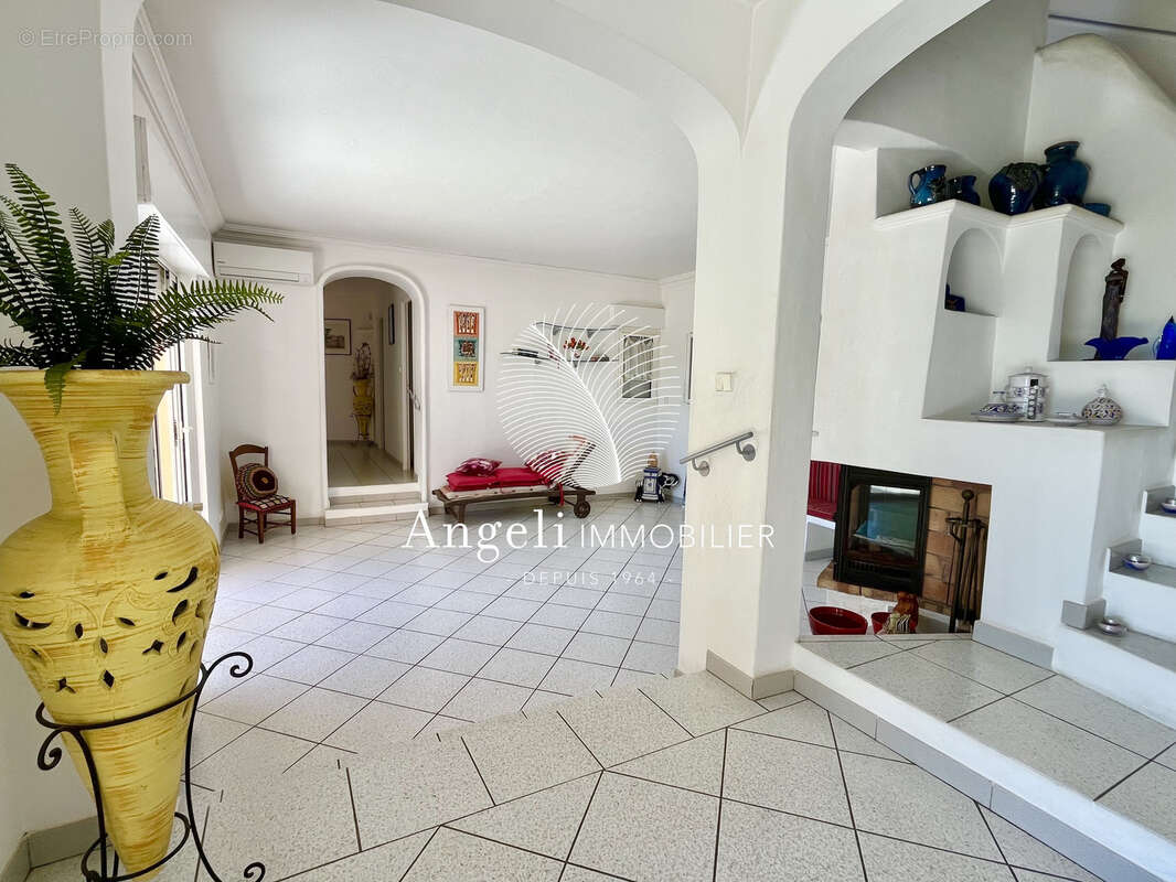 Maison à ROQUEBRUNE-SUR-ARGENS