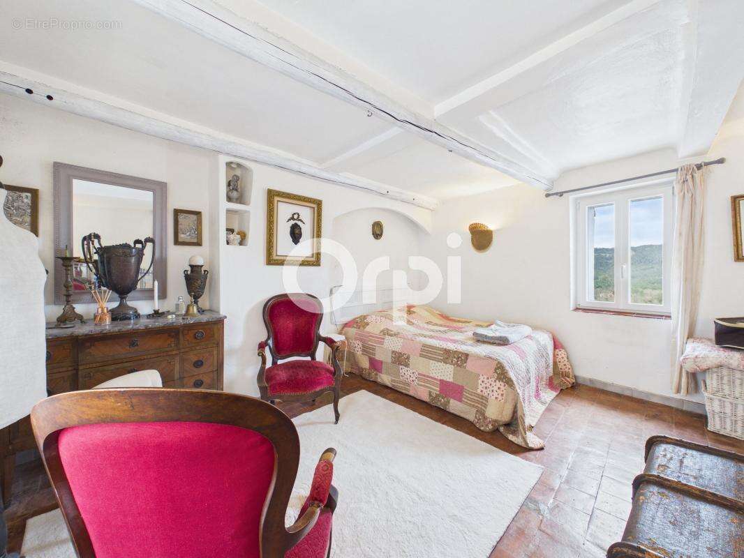 Maison à BAGNOLS-EN-FORET