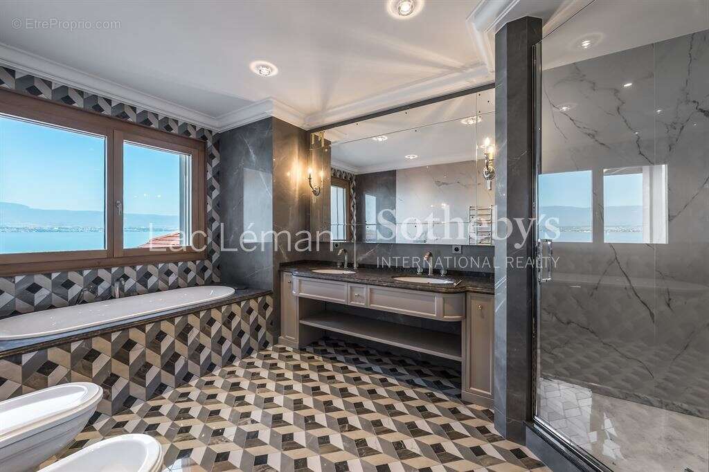 Maison à CHENS-SUR-LEMAN