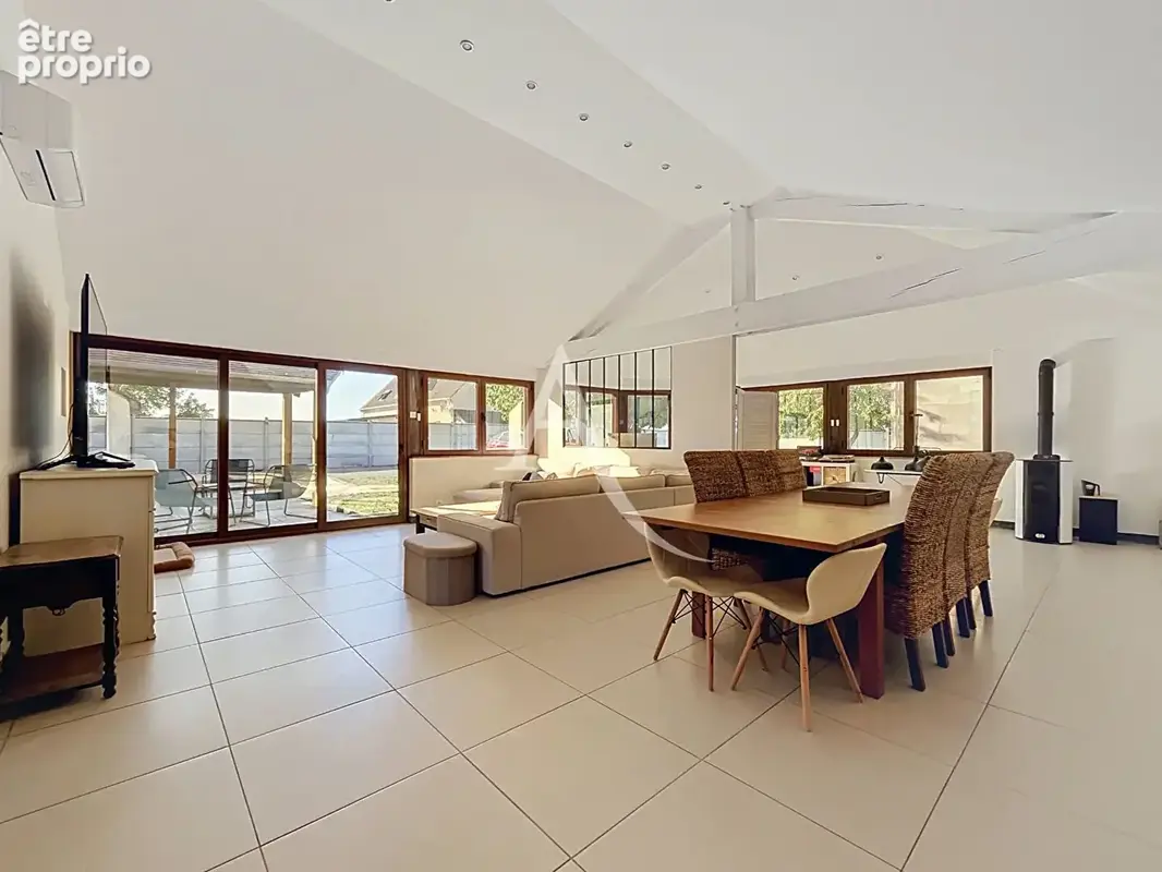 Maison de caractère de 225 m² - 5 Chambres -Terrain clos de 1 200 m² sans vis-à-vis - photo 2