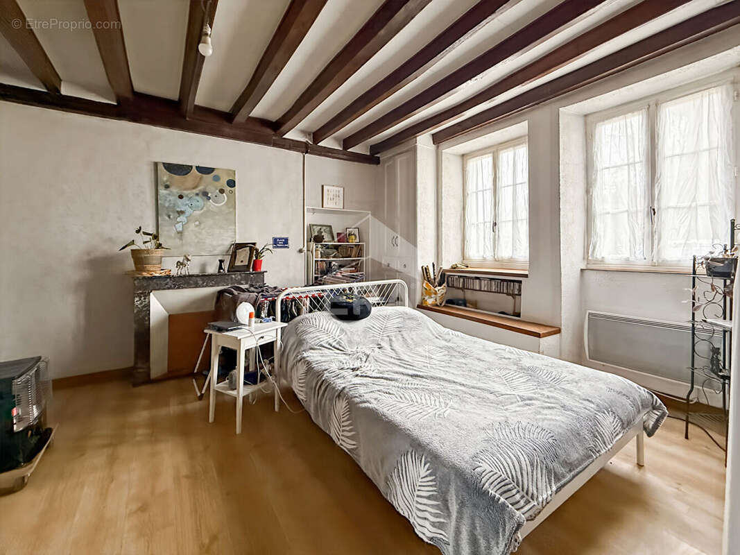 Maison à PARAY-DOUAVILLE